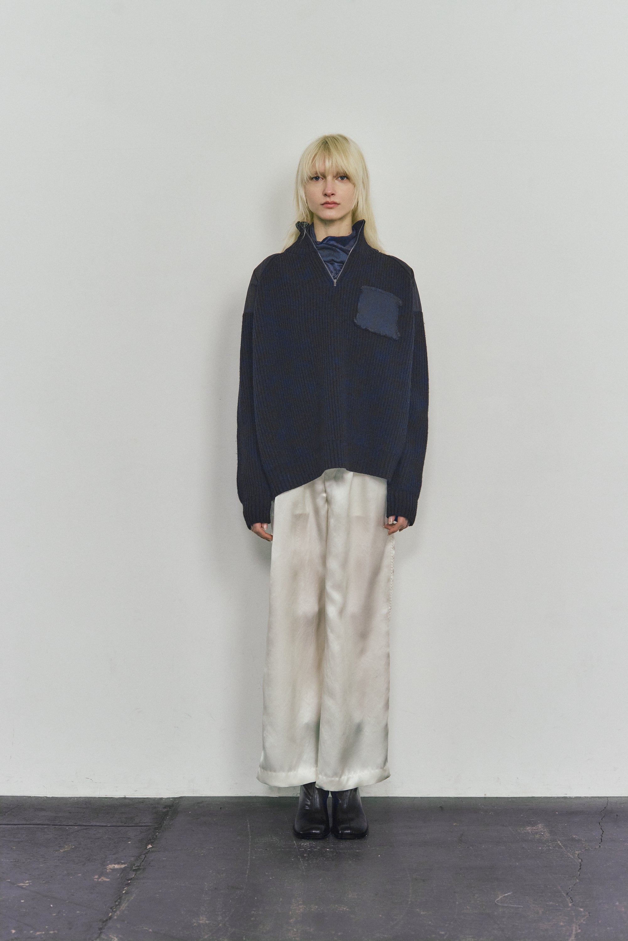 Pleatting Command Sweater - Navy