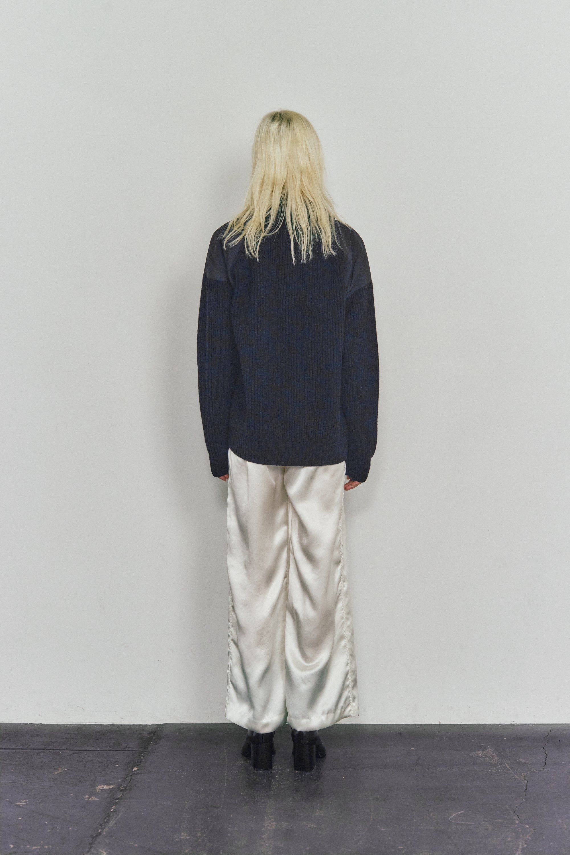 Pleatting Command Sweater - Navy