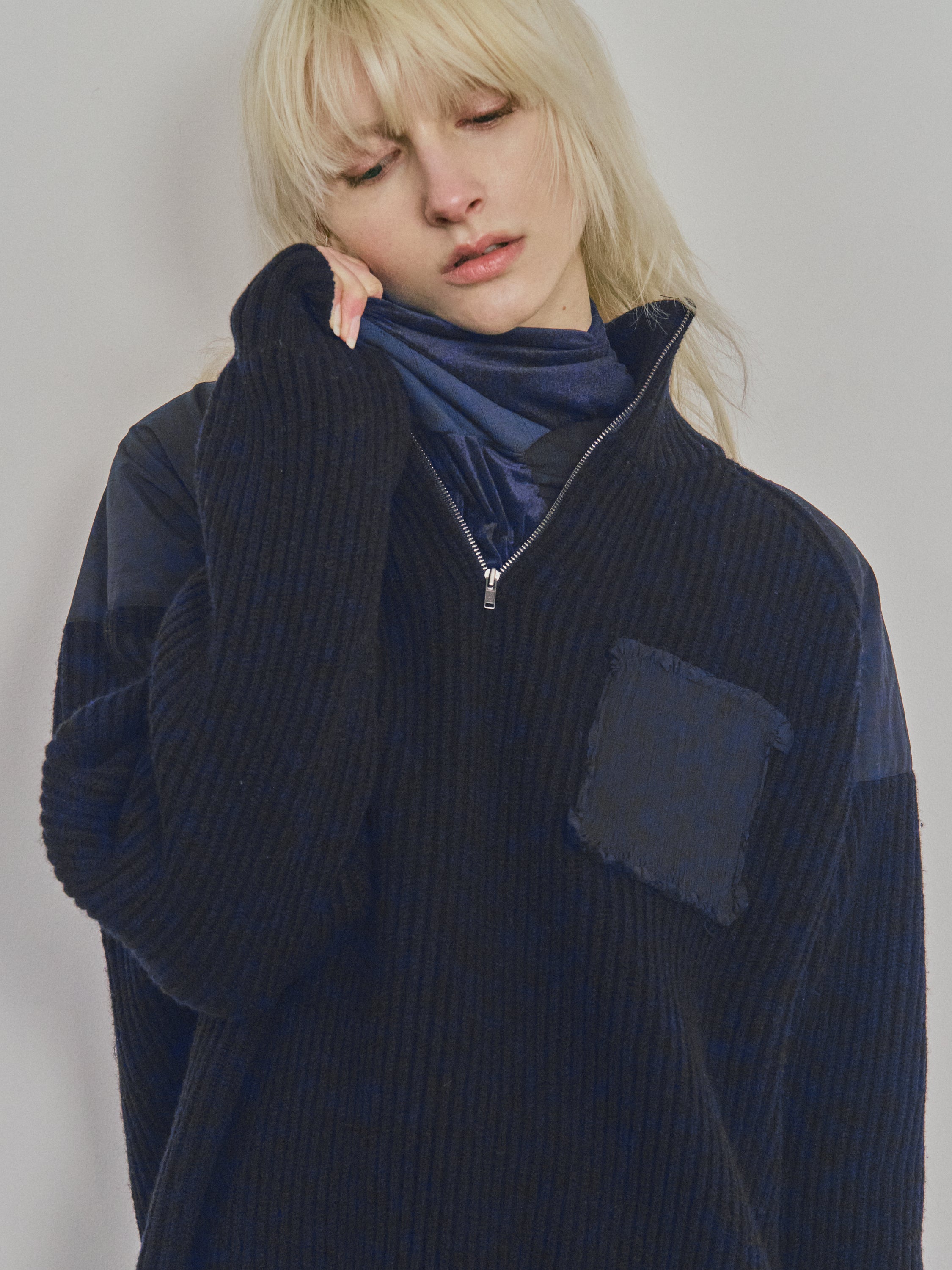 Pleatting Command Sweater - Navy