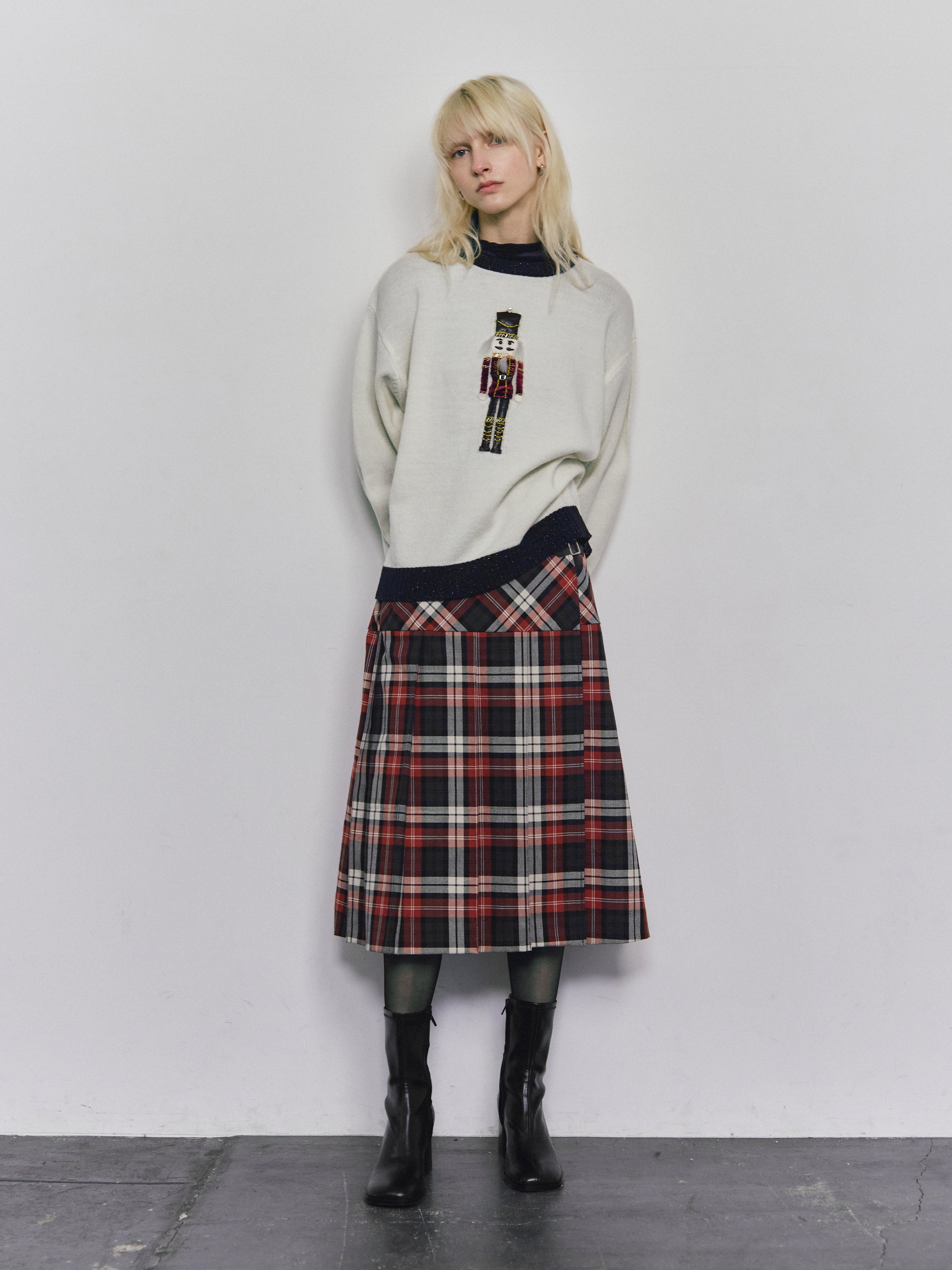 Nutcracker embroidery knit - Ivory