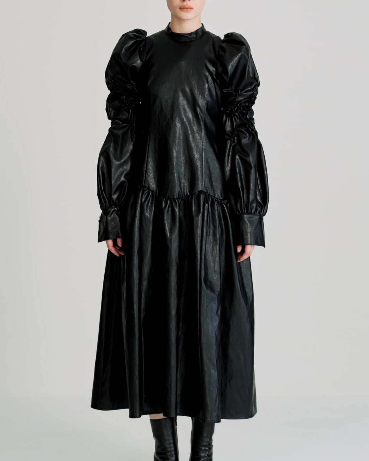 Standneck bubble sleeve dress - Black-leather