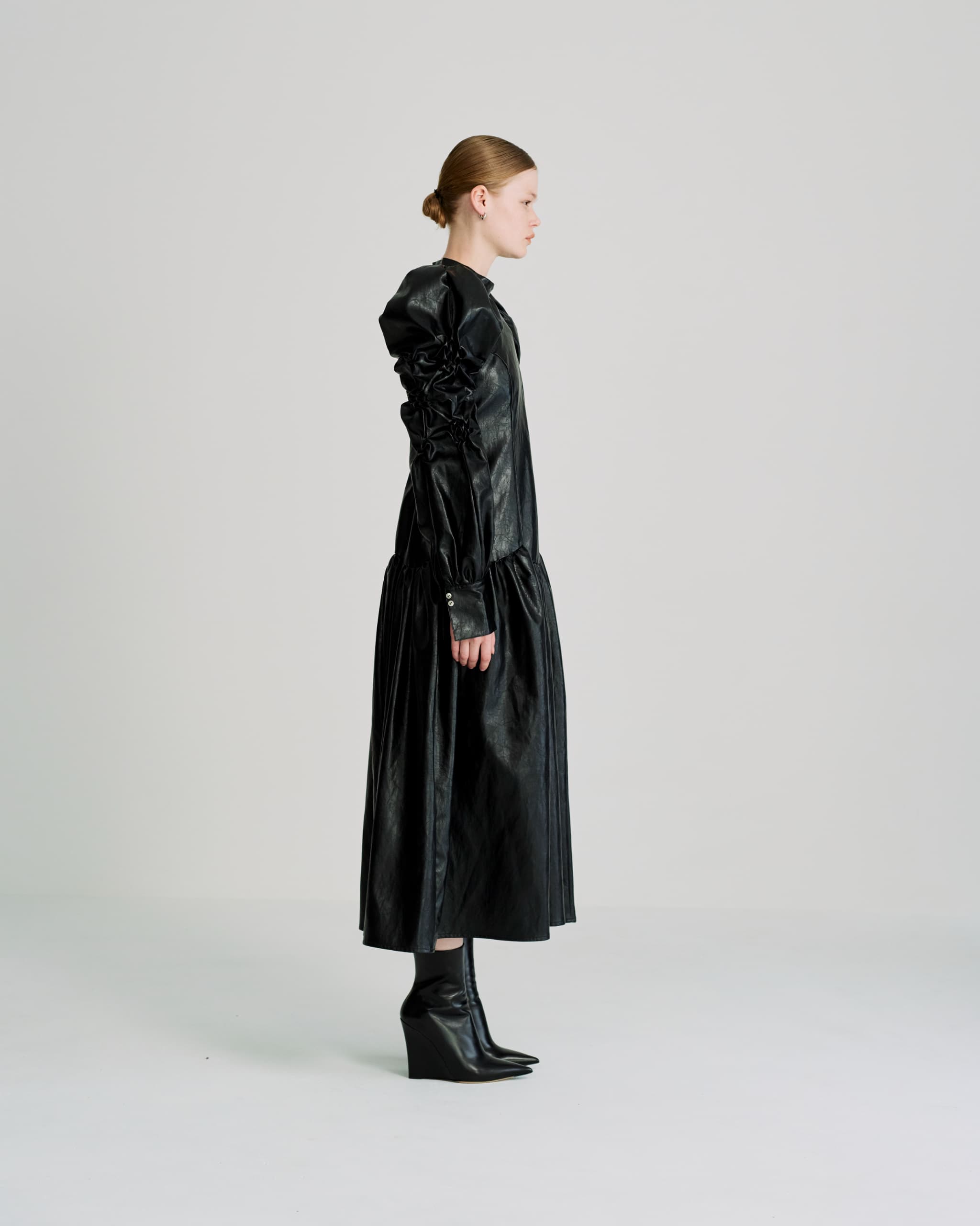 Standneck bubble sleeve dress - Black-leather
