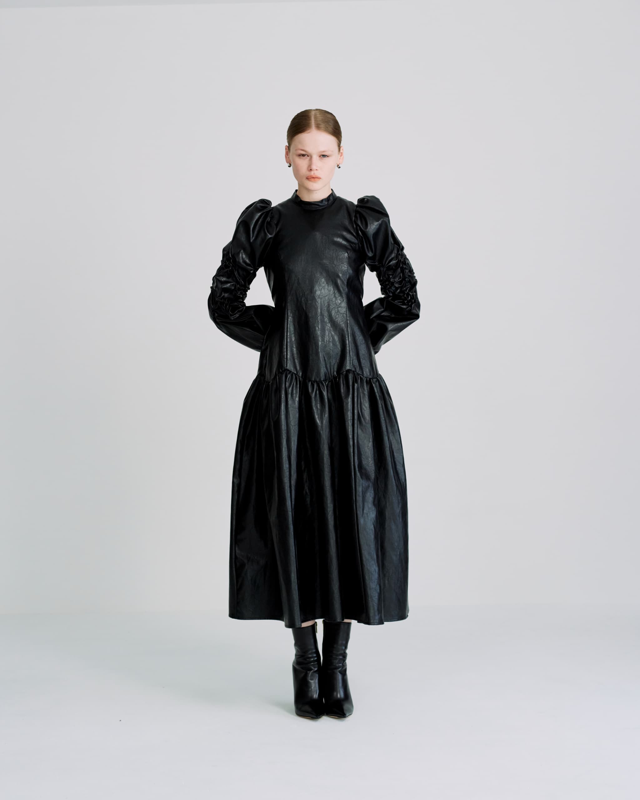 Standneck bubble sleeve dress - Black-leather