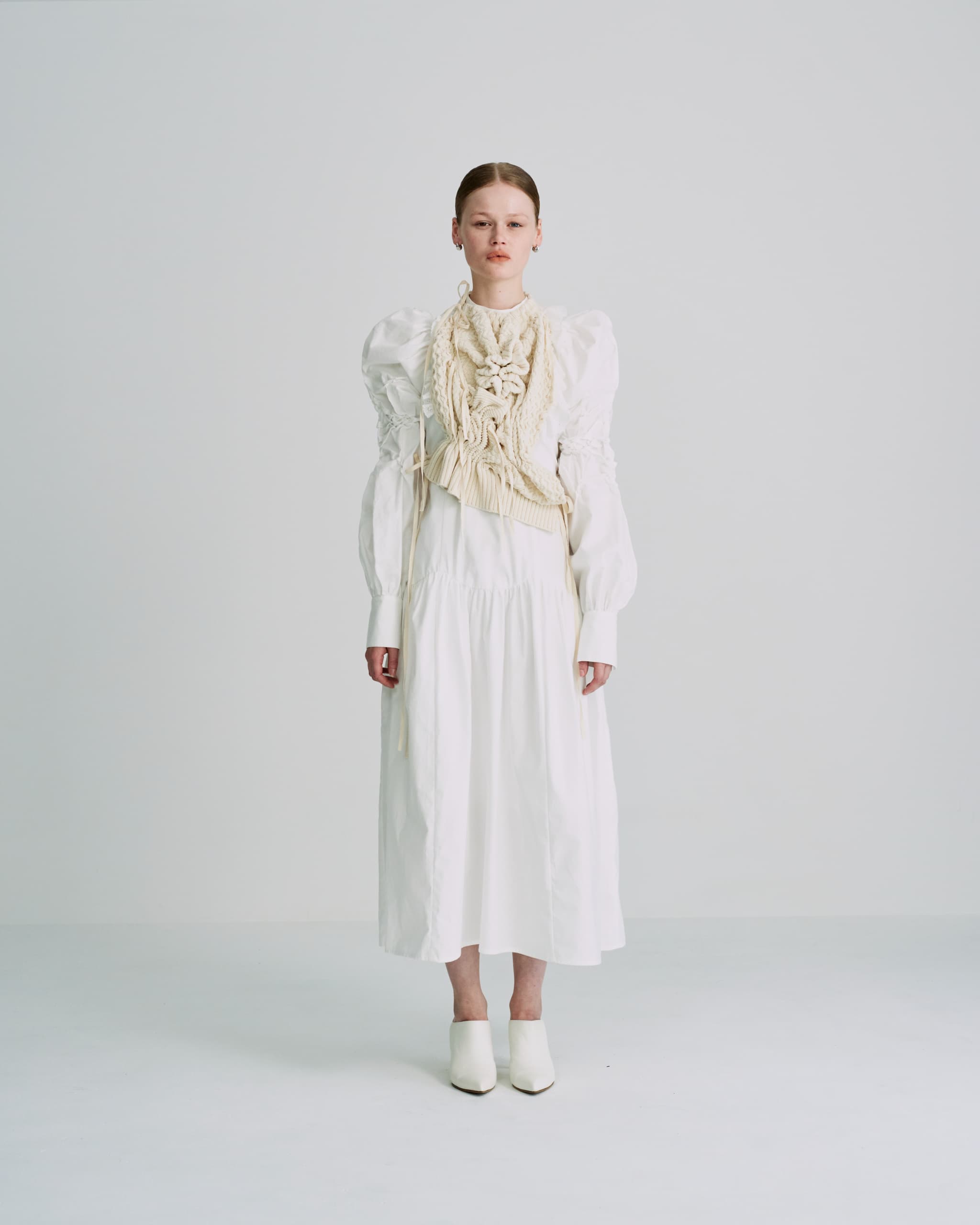 Standneck bubble sleeve dress - White