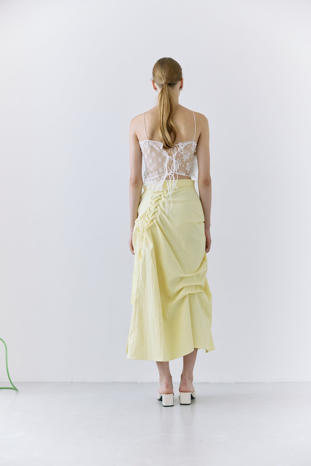 Hand pleats assemble bustier - White