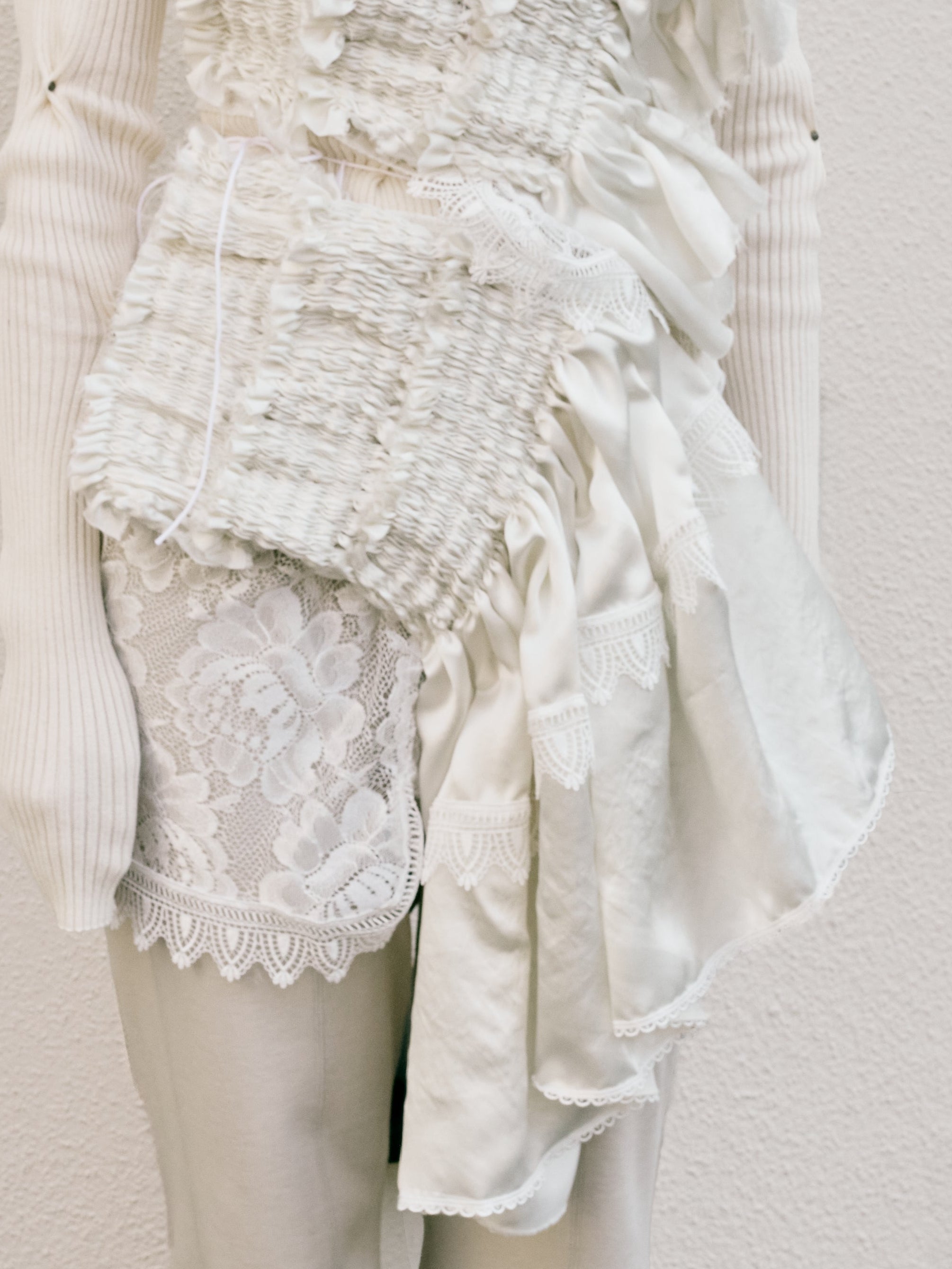 Hand pleats veil skirt - White