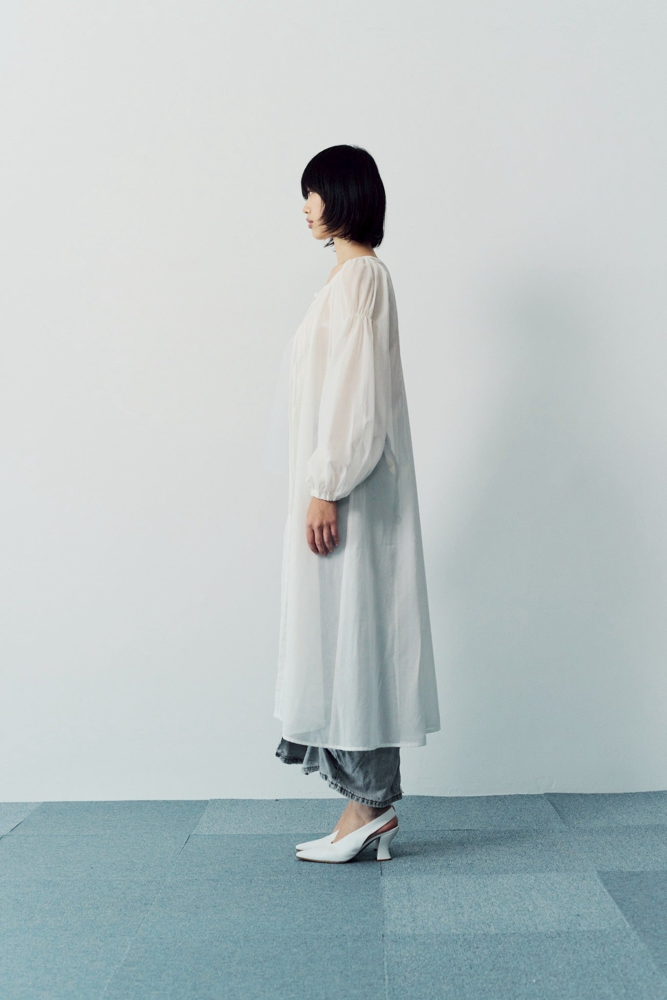 Smocking sheer gown - White