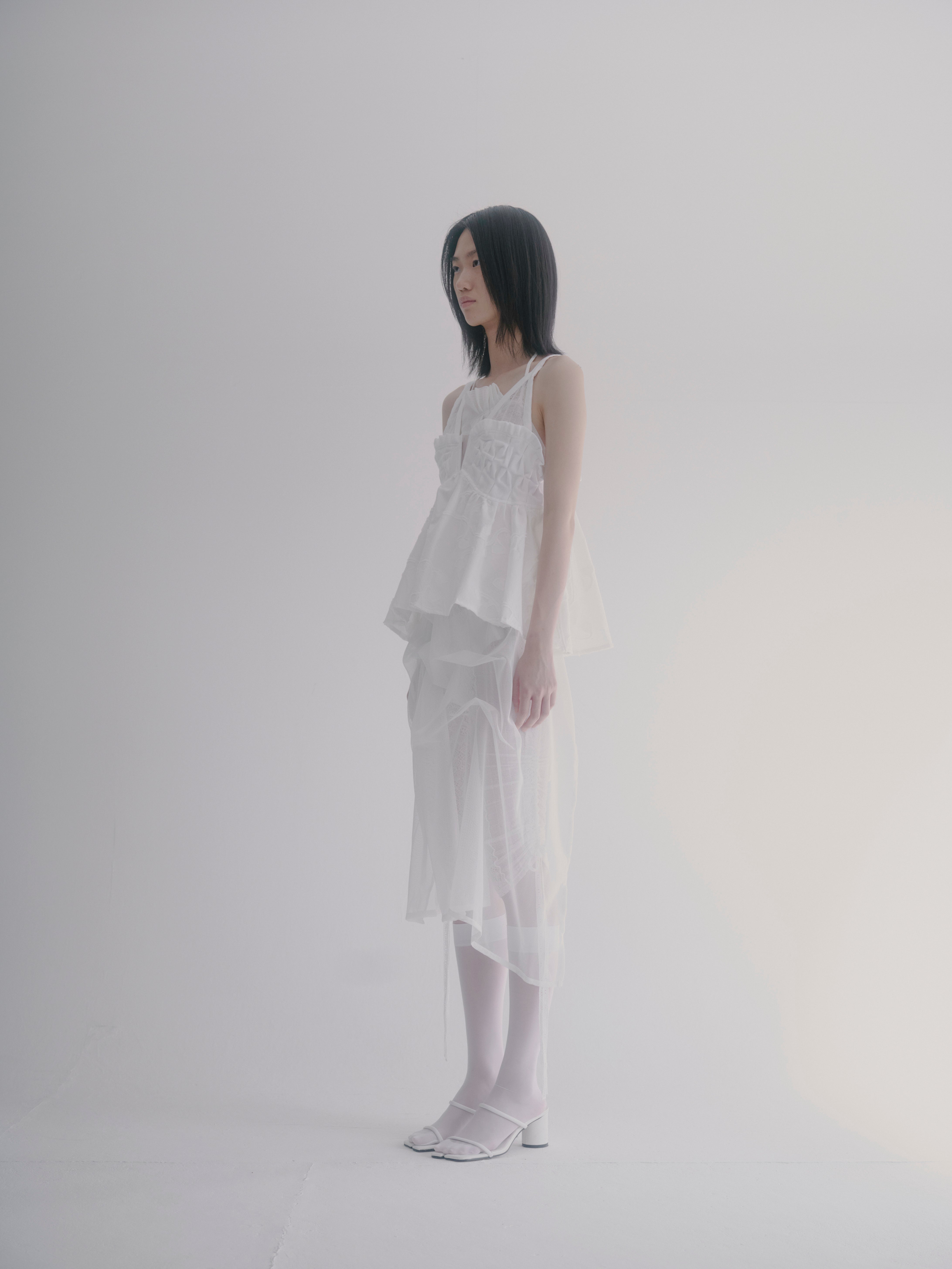 Sprouting drape apron dress - White