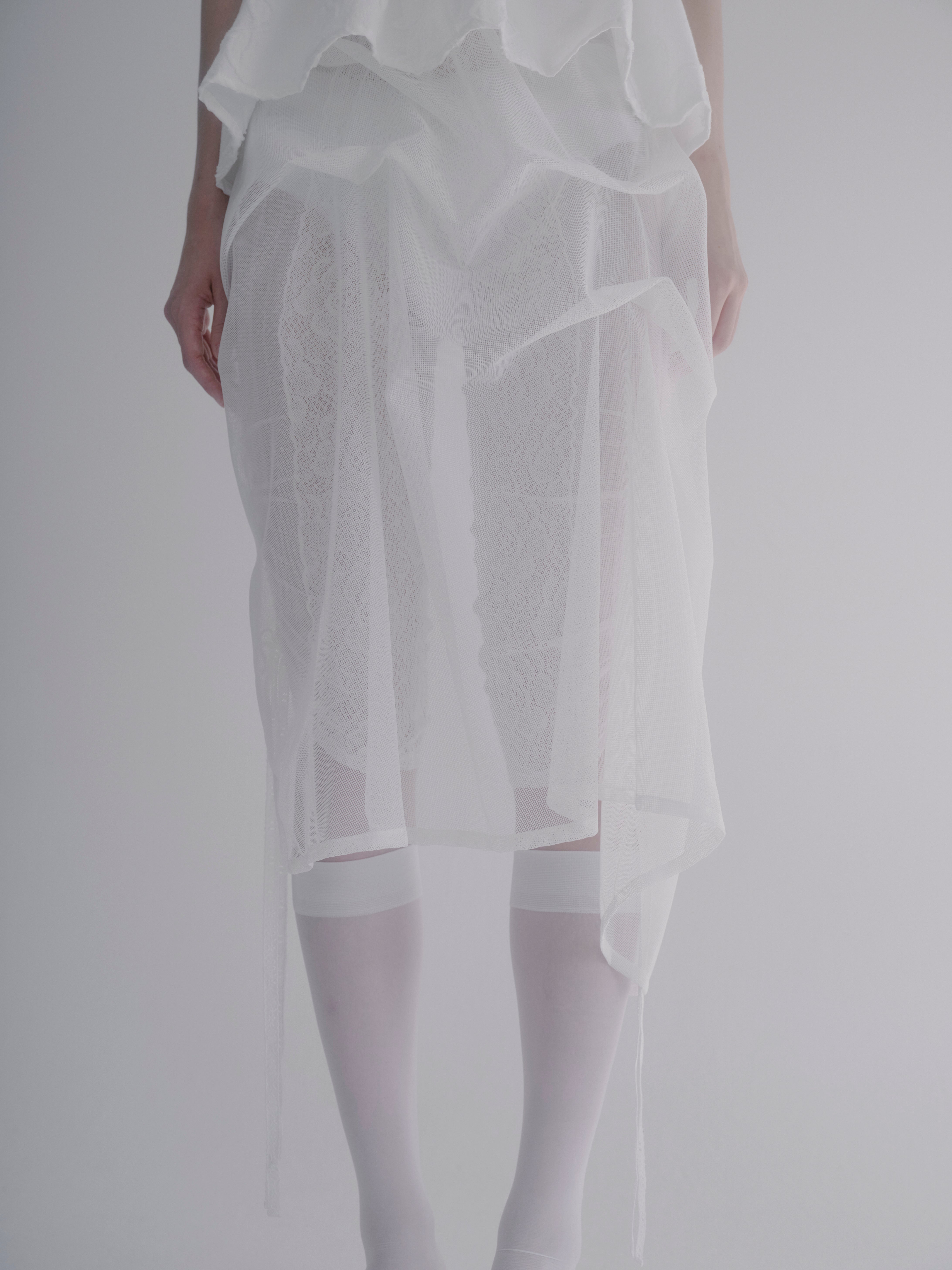 Sprouting drape apron dress - White