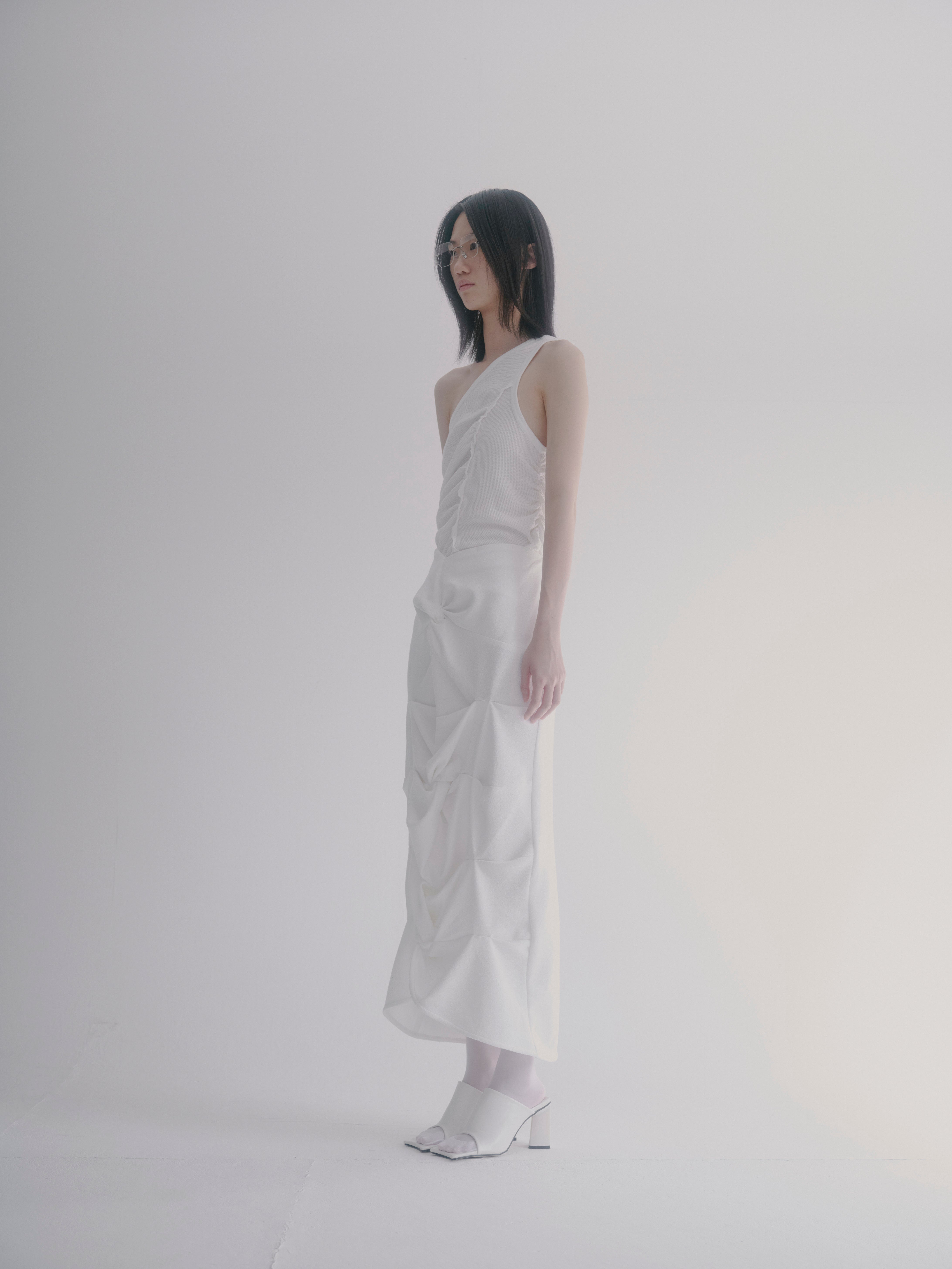 Design twist long skirt - White