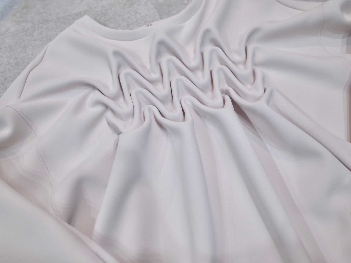 Cardboard smocking short pullover