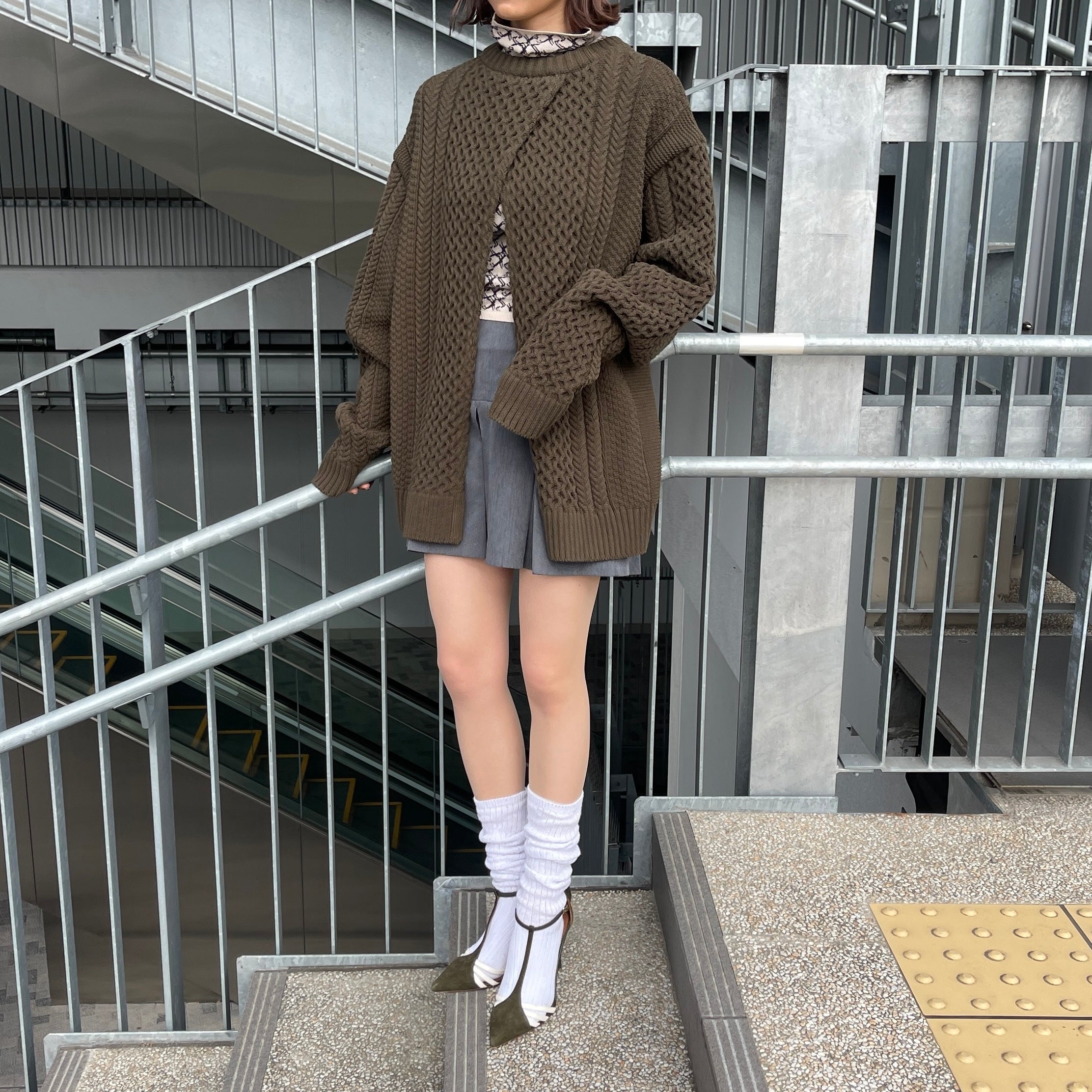 Back open aran knit - Khaki October delivery