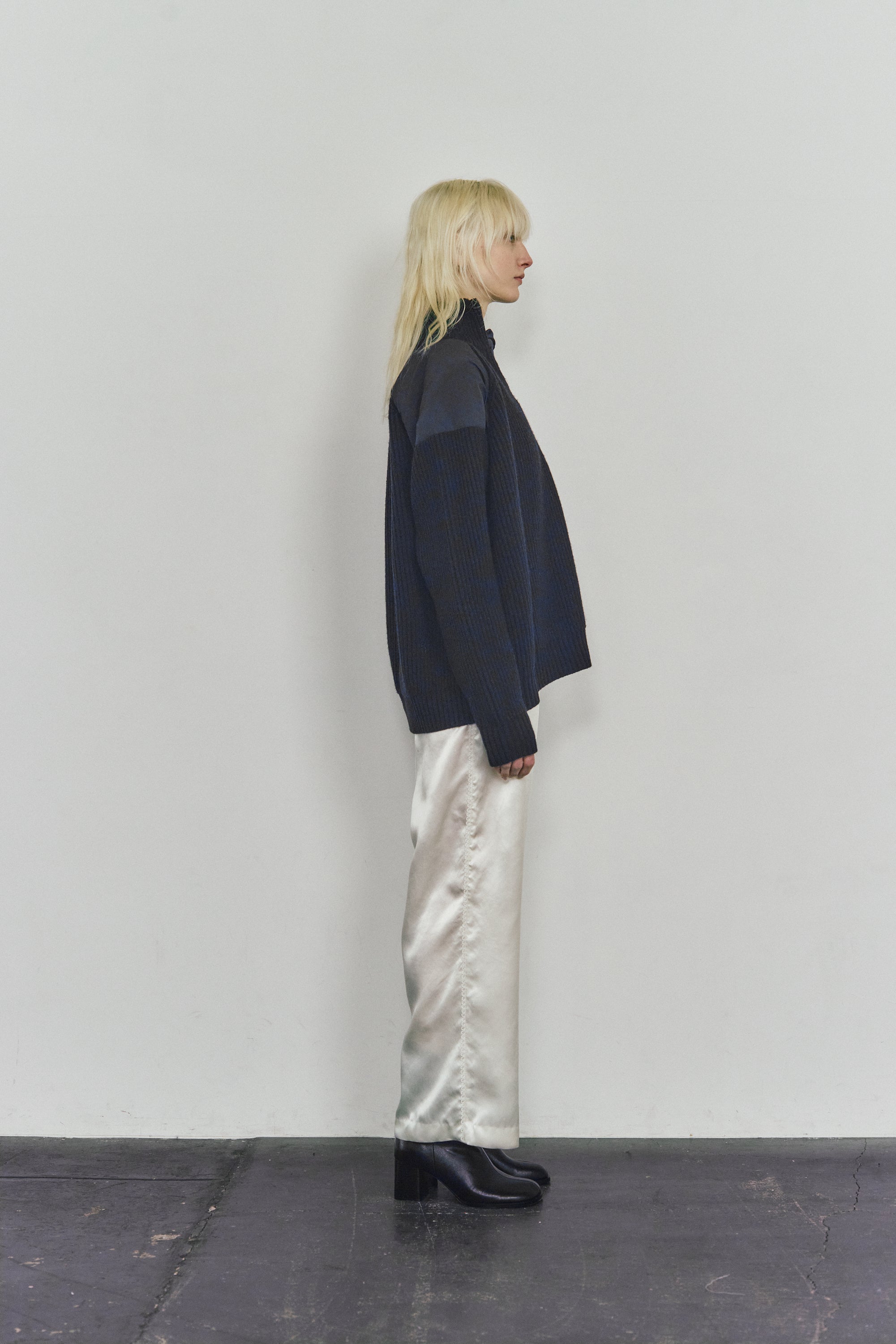 Pleatting Command Sweater - Navy