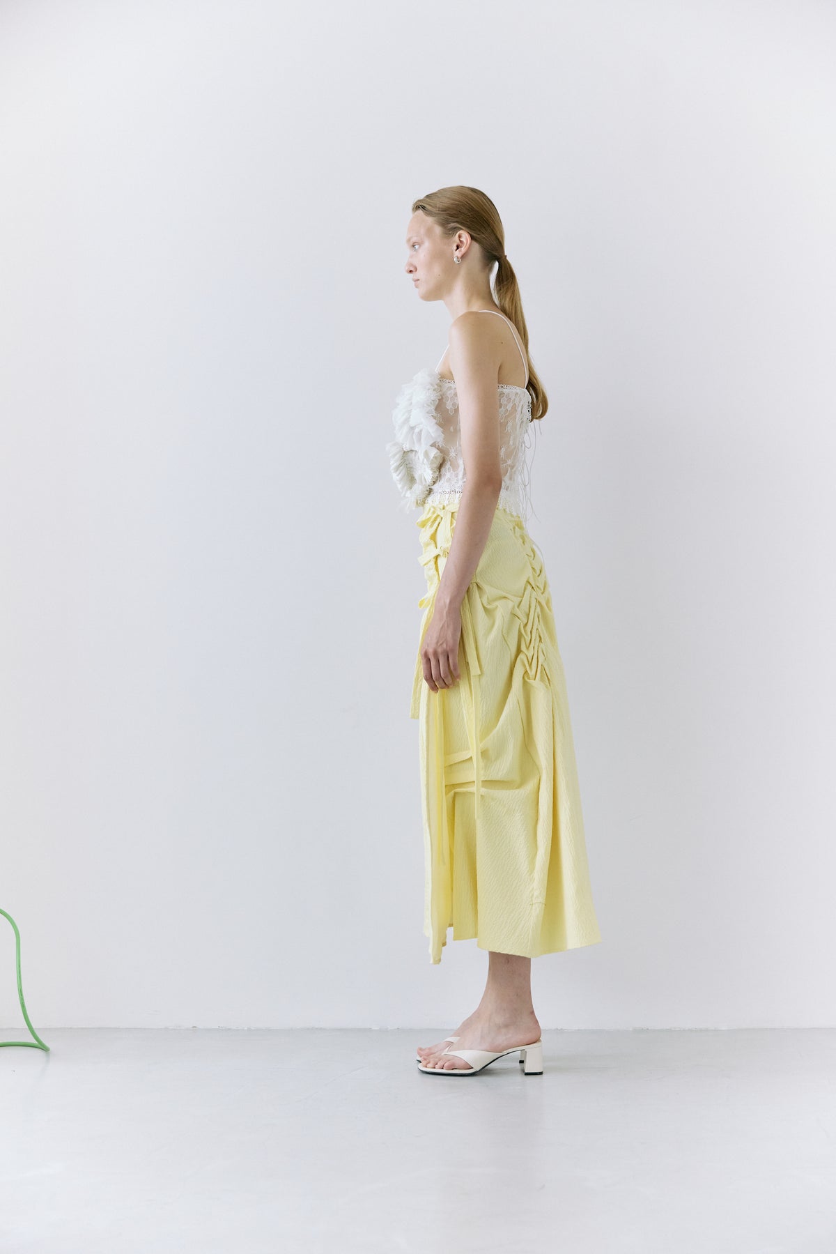 Hand pleats assemble bustier - White