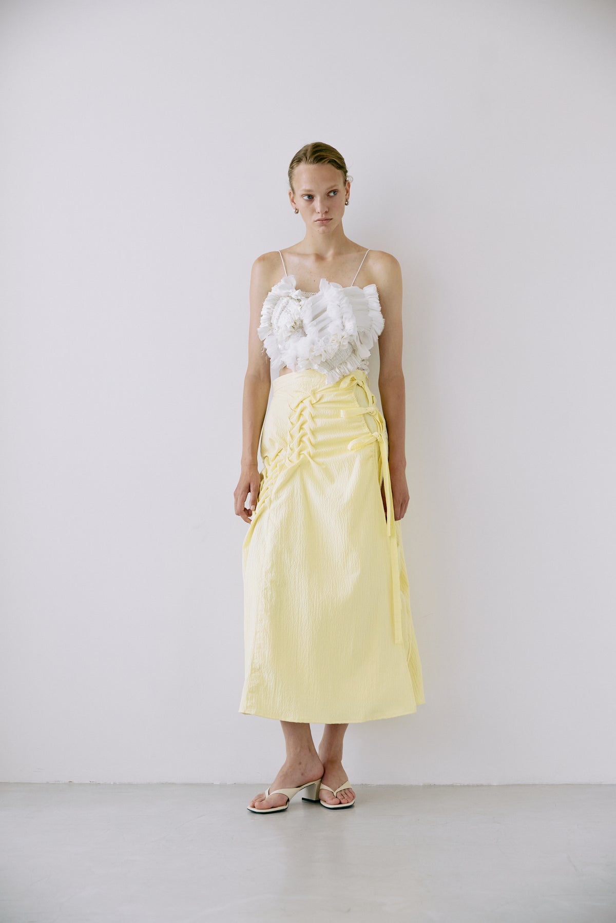 Hand pleats assemble bustier - White