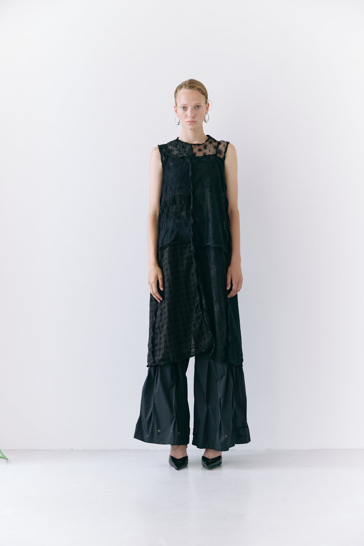 Twist edge lace  apron - Black