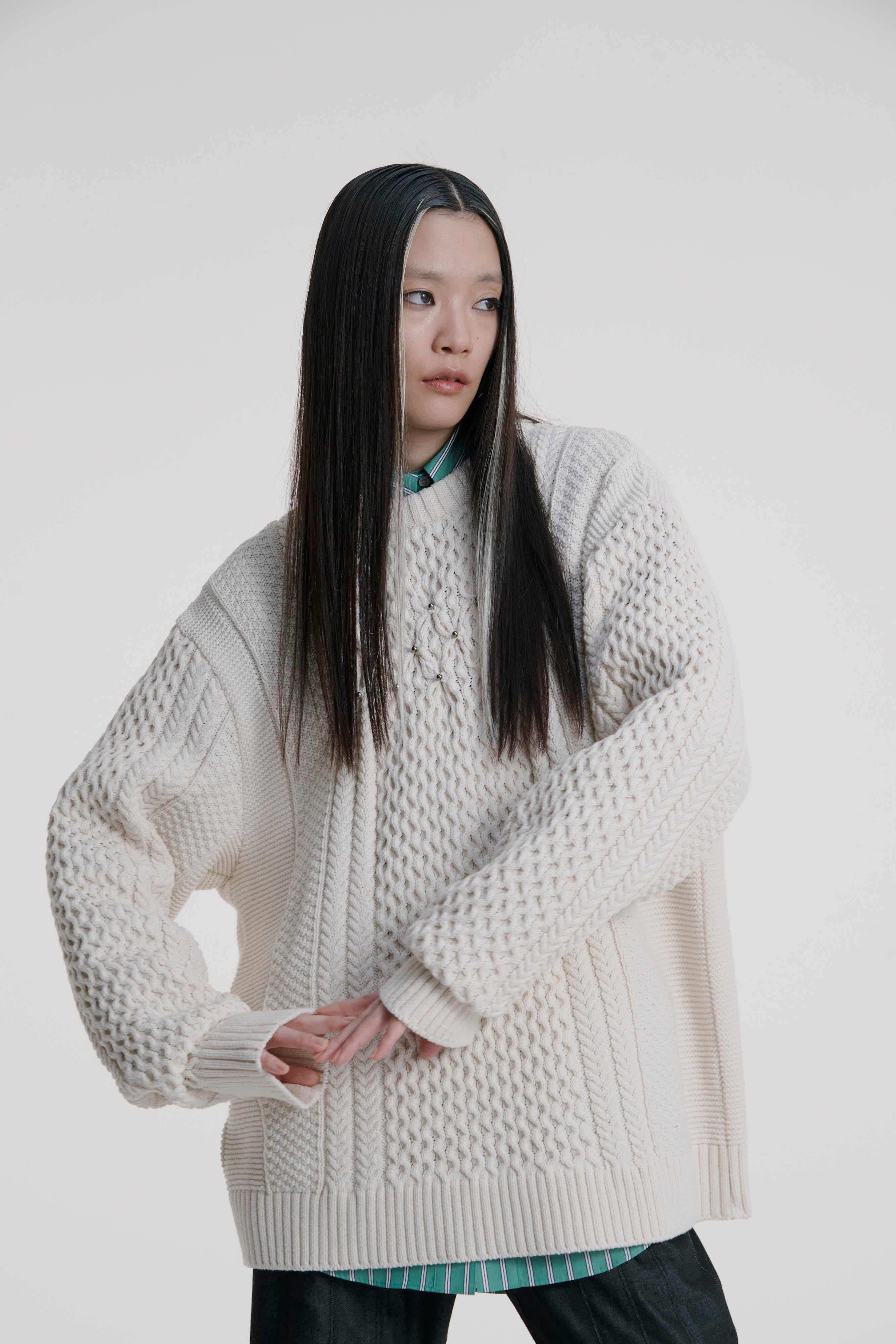 Back open aran knit - Ivory　October delivery