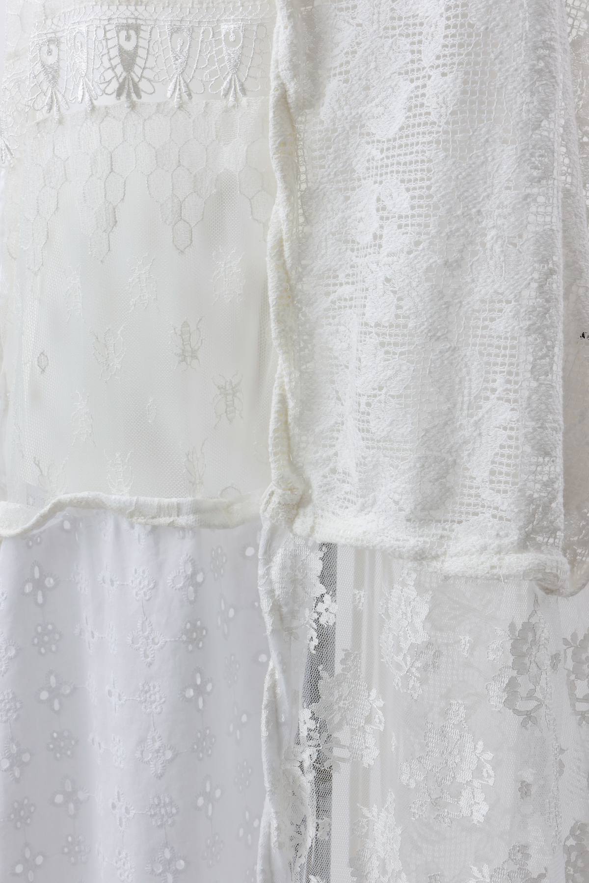 Twist edge lace  apron - Off-white