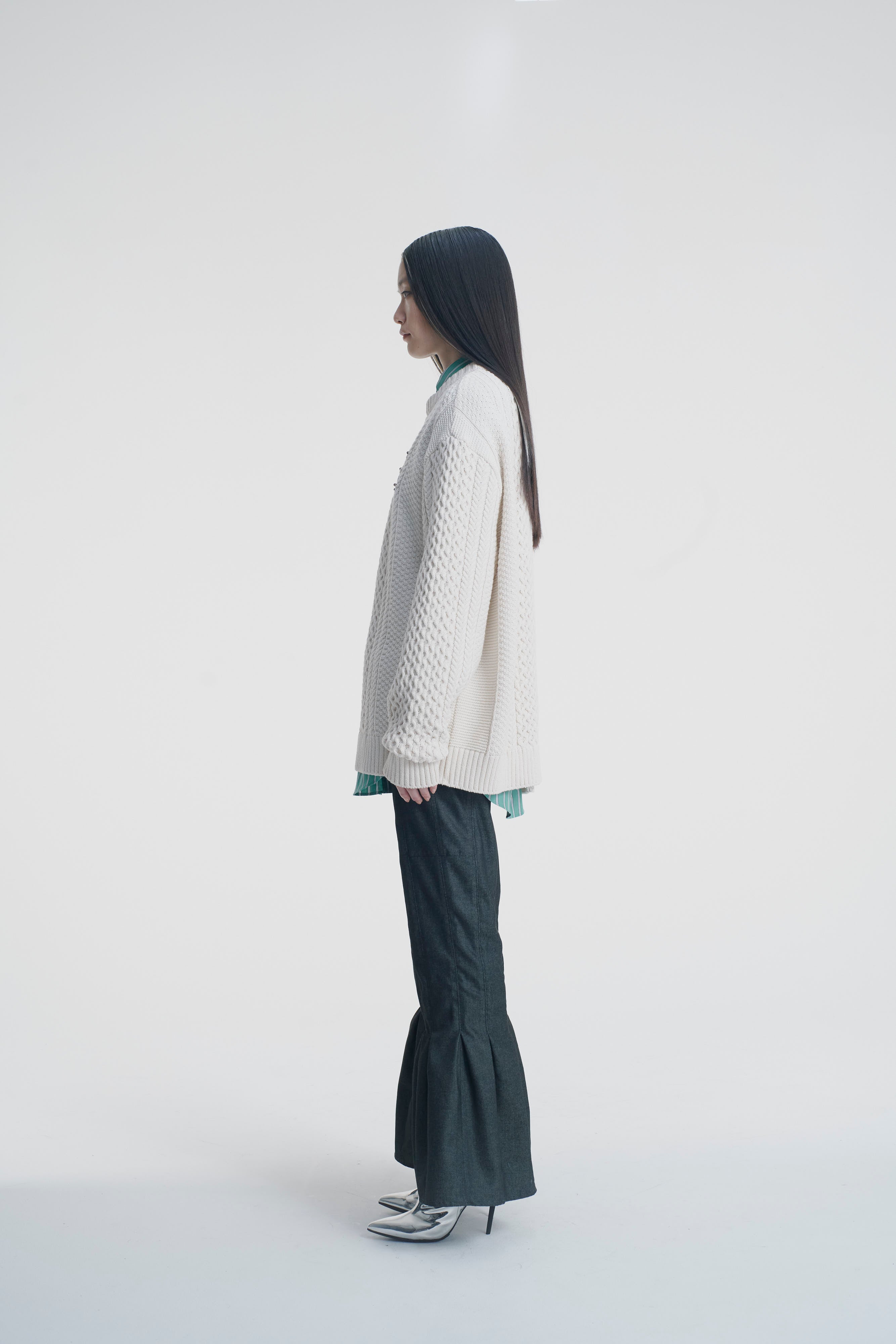 Back open aran knit - Ivory　October delivery