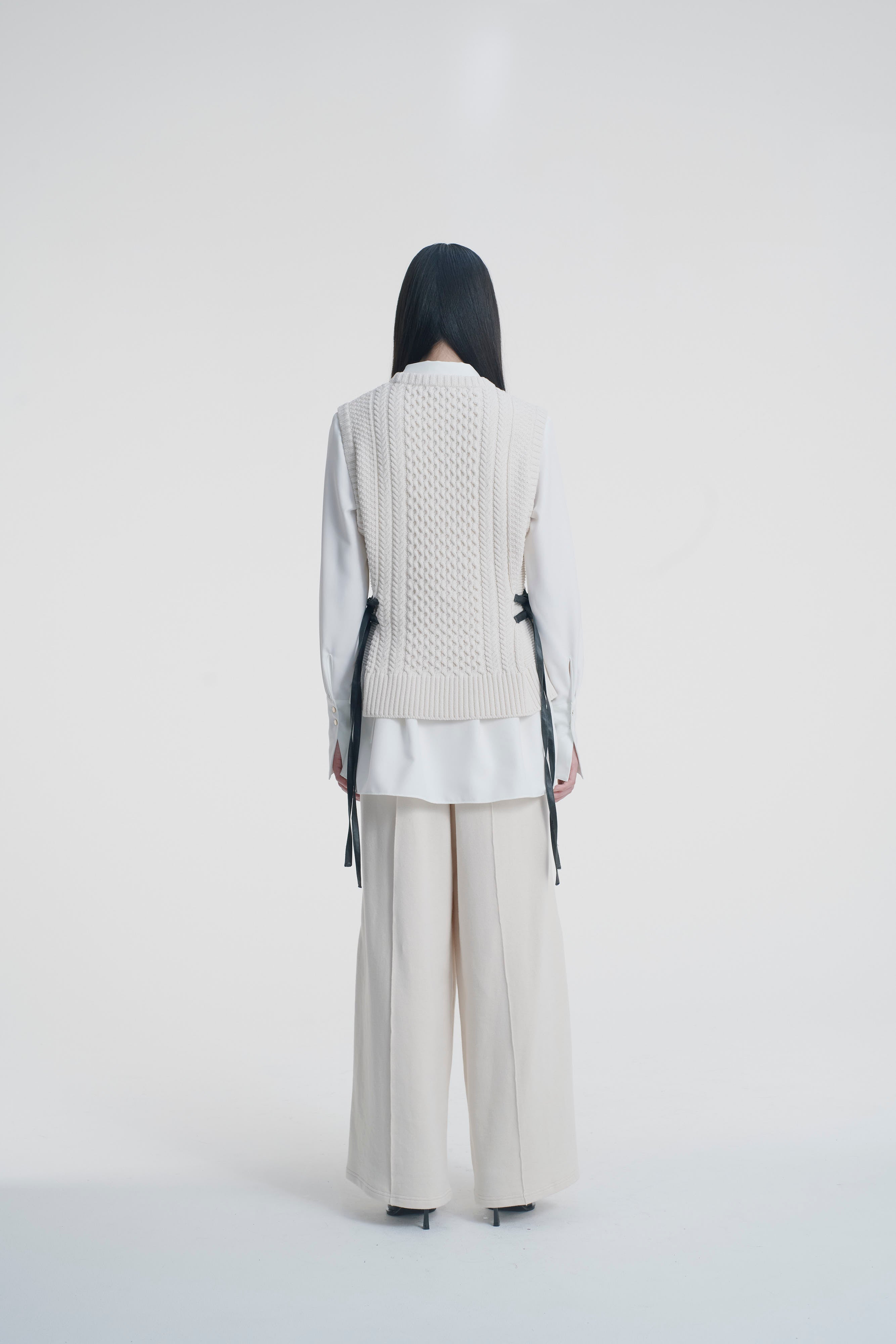 Aran knit vest - Ivory　October delivery