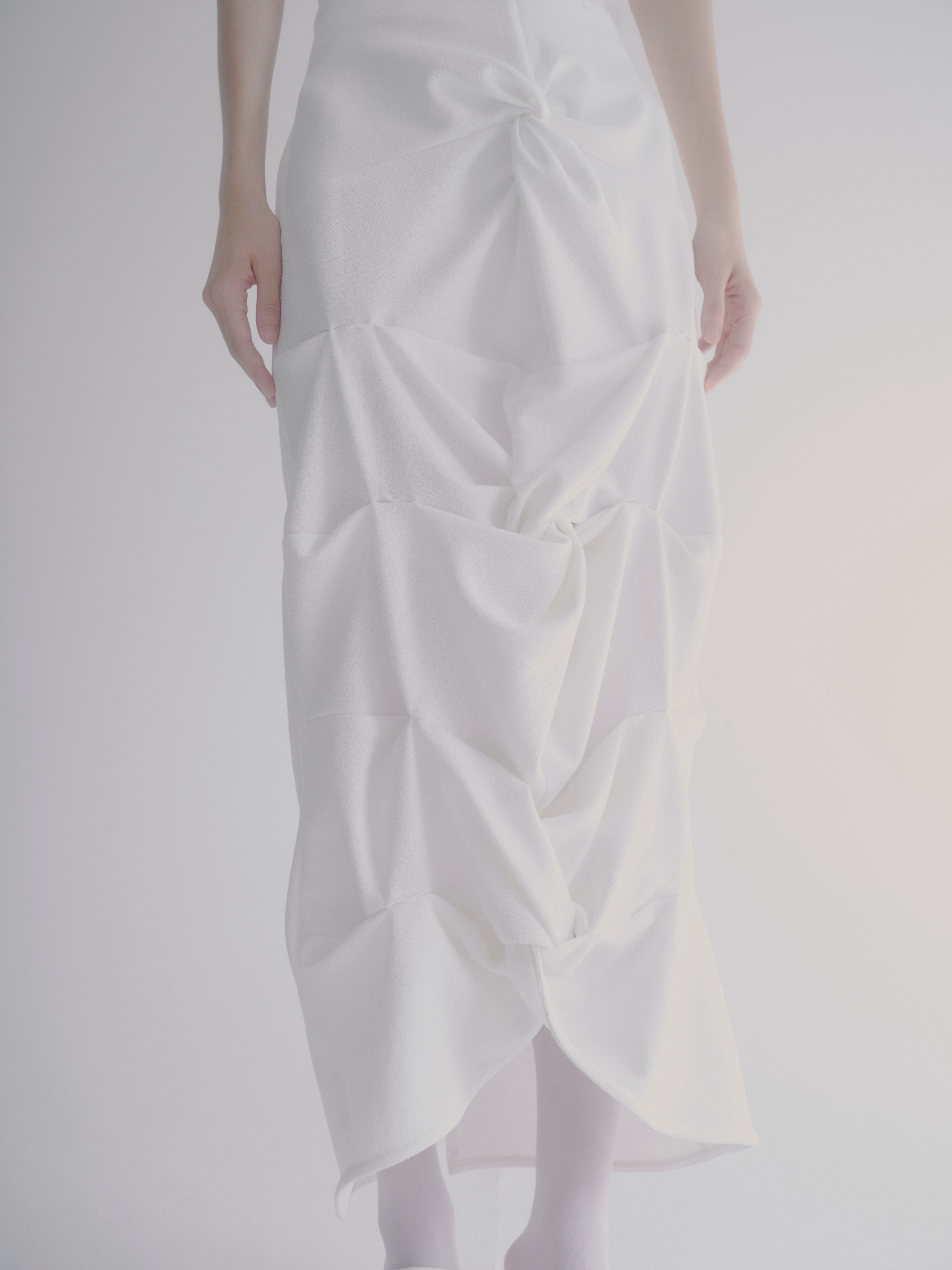 Design twist long skirt - White