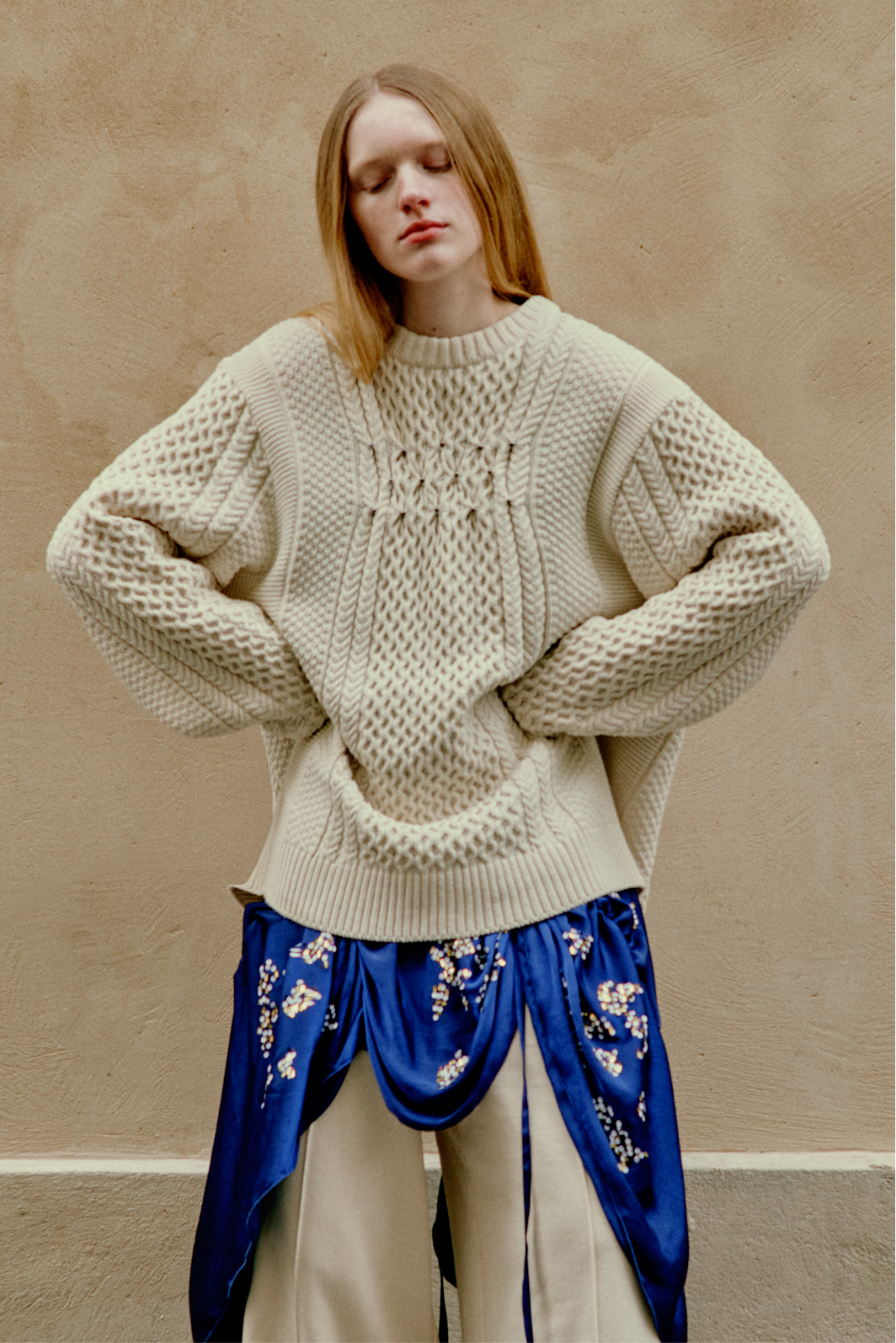 Back open aran knit - Ivory　October delivery