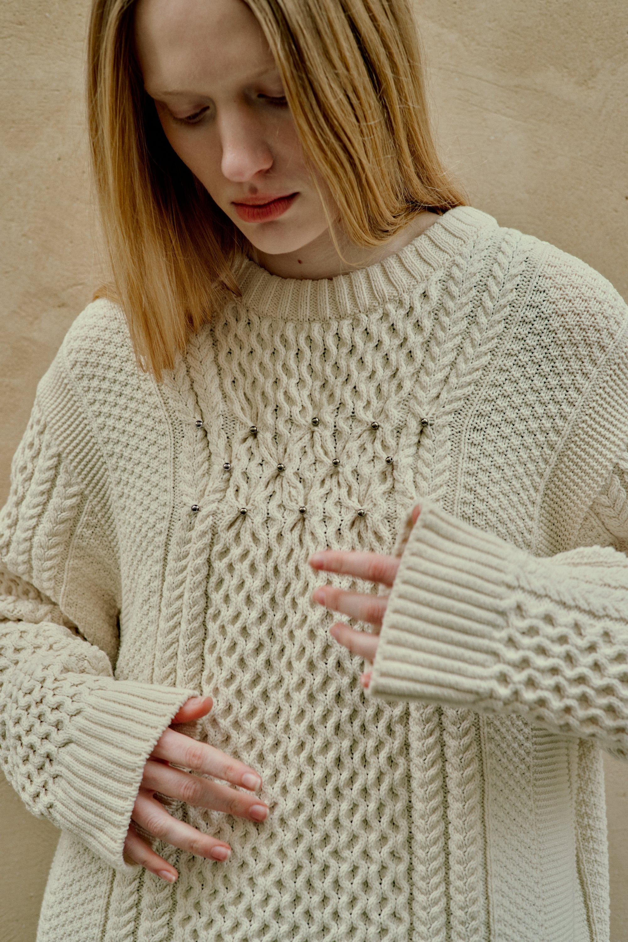 Back open aran knit - Ivory　October delivery